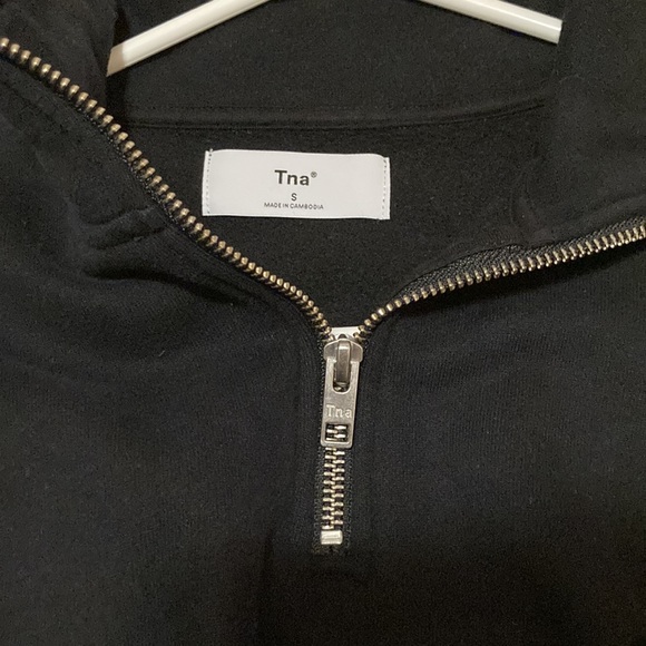 aritzia black quarter zip - Picture 3 of 4